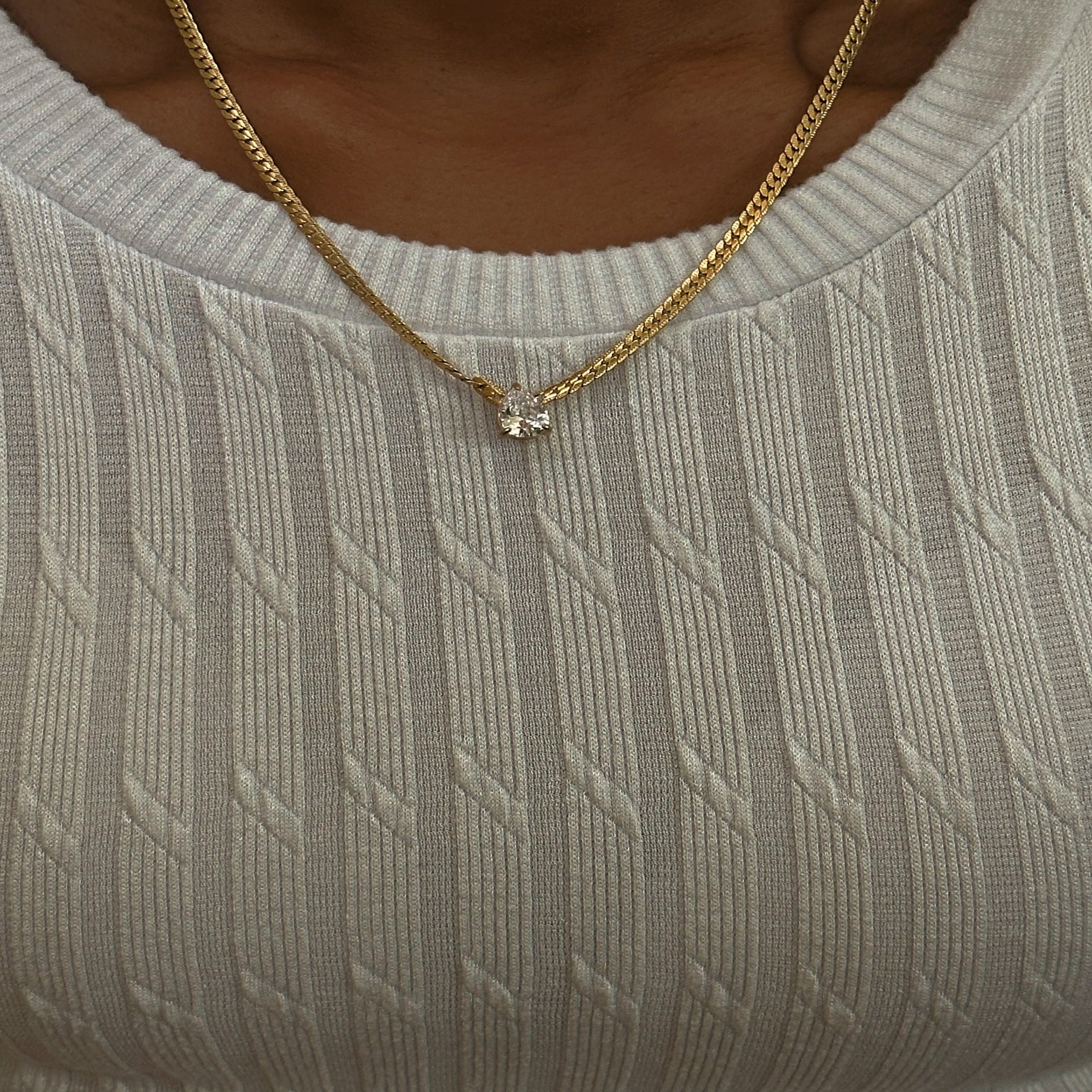 gold chain necklase